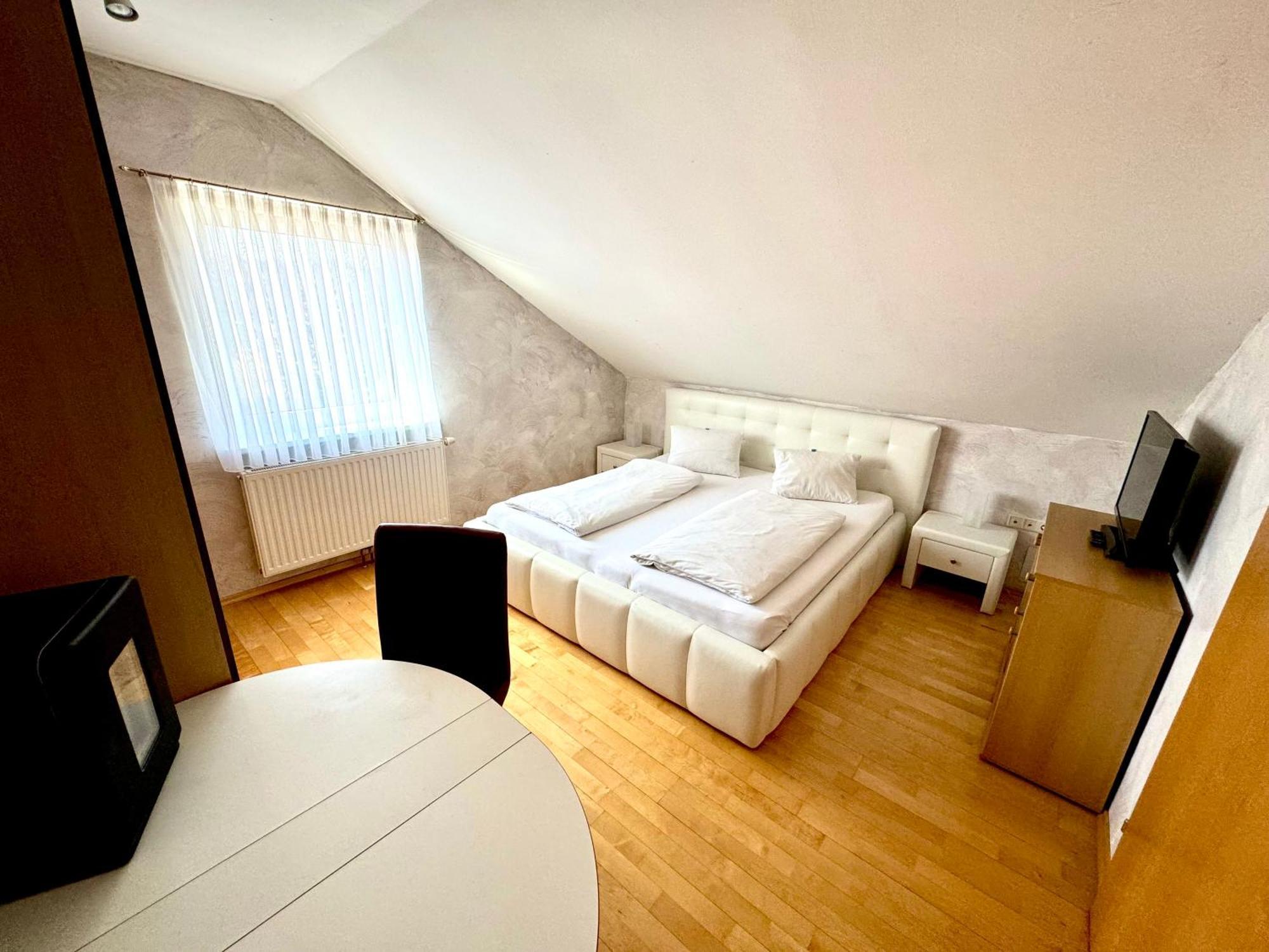 Pension Seeblick Mörbisch am See Стая снимка